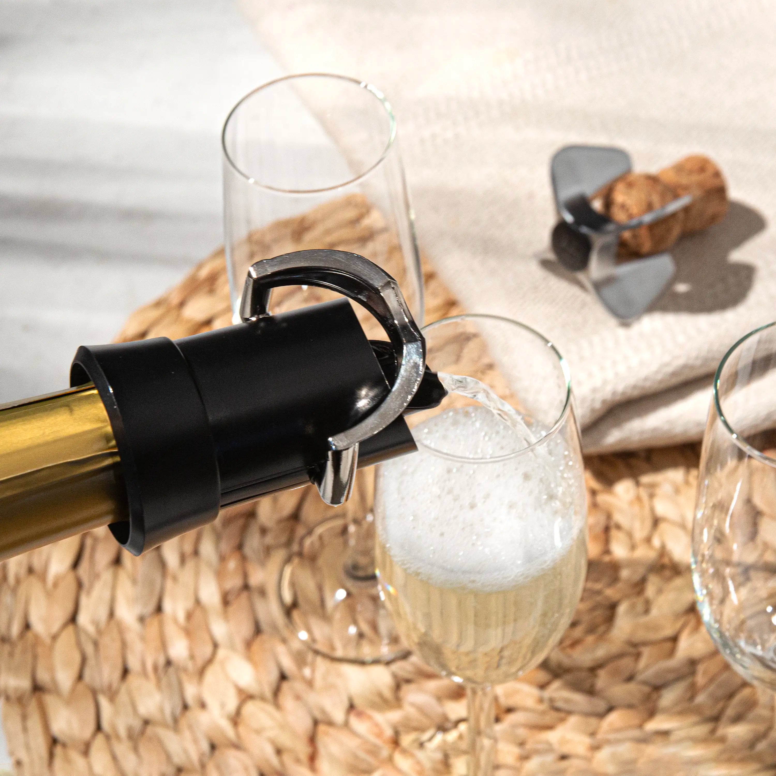 vacu-vin-vakuumverschluss-und-ausgie-er-f-r-sektflaschen-2-in-1-stopper-mit-ausg image 6