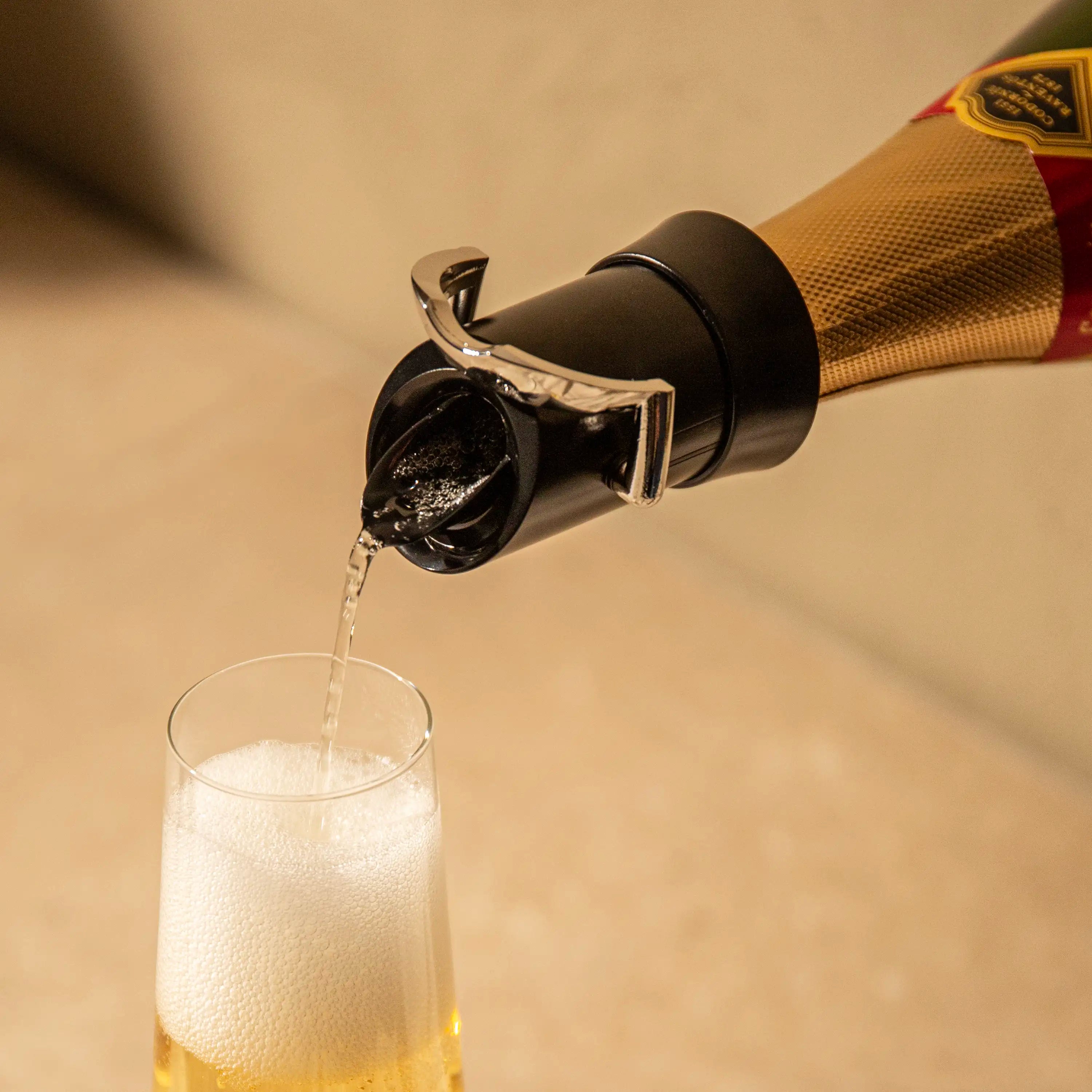 vacu-vin-vakuumverschluss-und-ausgie-er-f-r-sektflaschen-2-in-1-stopper-mit-ausg image 3