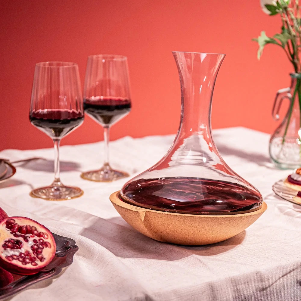 vacu-vin-schwenkender-weindekanter-drehbarer-dekanter-mit-korkenbasis-bel-ftet-w image 5
