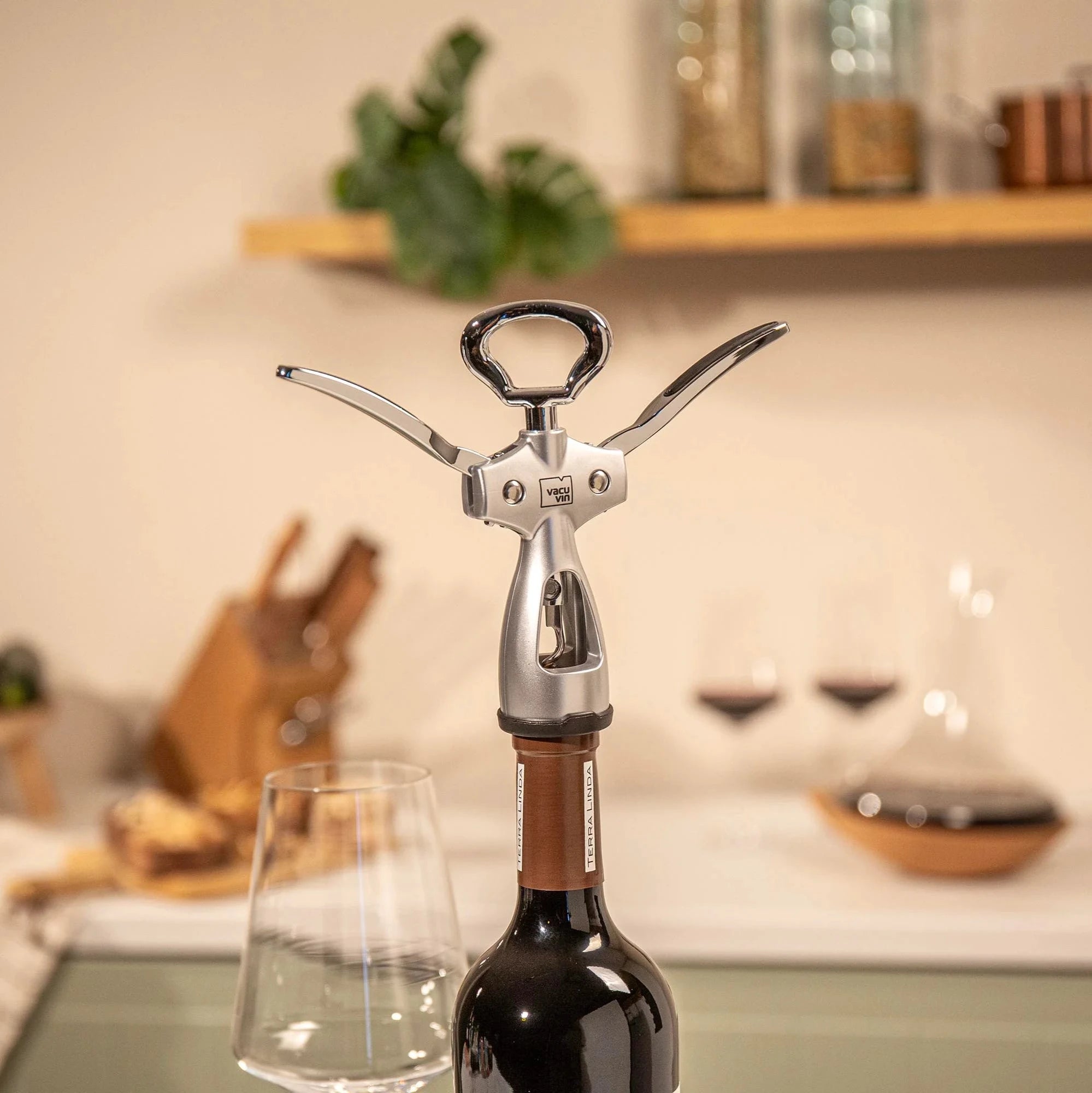 vacu-vin-fl-gelkorkenzieher-klassisches-design-f-r-m-heloses-entkorken image 2