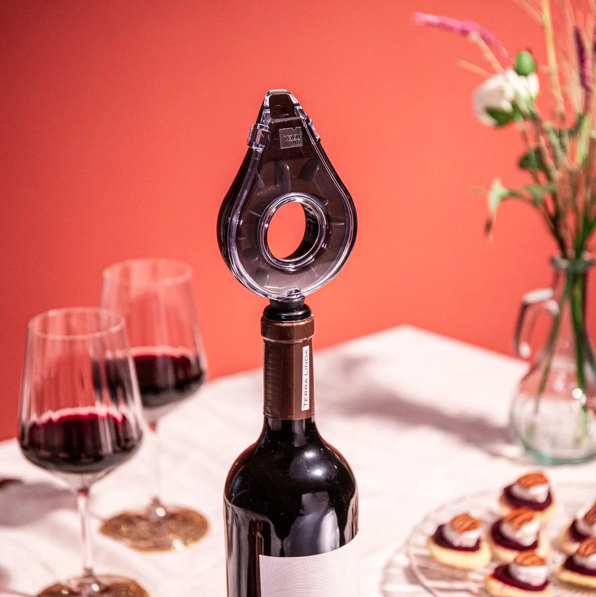 vacu-vin-weinbel-fter-aufsatz-f-r-flaschen-bel-ftet-wein-beim-einschenken-transp image 5