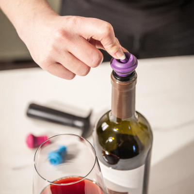 vacu-vin-wein-vakuumpumpe-original-schwarz-mit-2-stopfen-3-farbigen-stopfen image 3